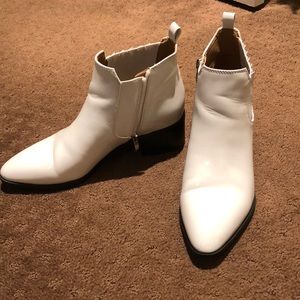 Women’s white boots GREAT CONDITION